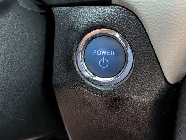 Used 2021 Toyota RAV4 Limited AWD/4WD image 17