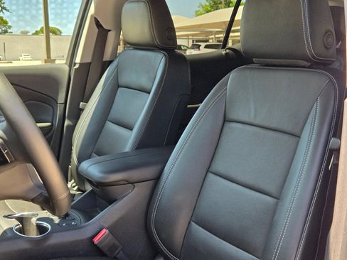 Used 2024 GMC Terrain SLT AWD/4WD image 13