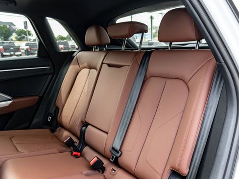 Certified 2025 Audi Q3 2.0T Premium image 15