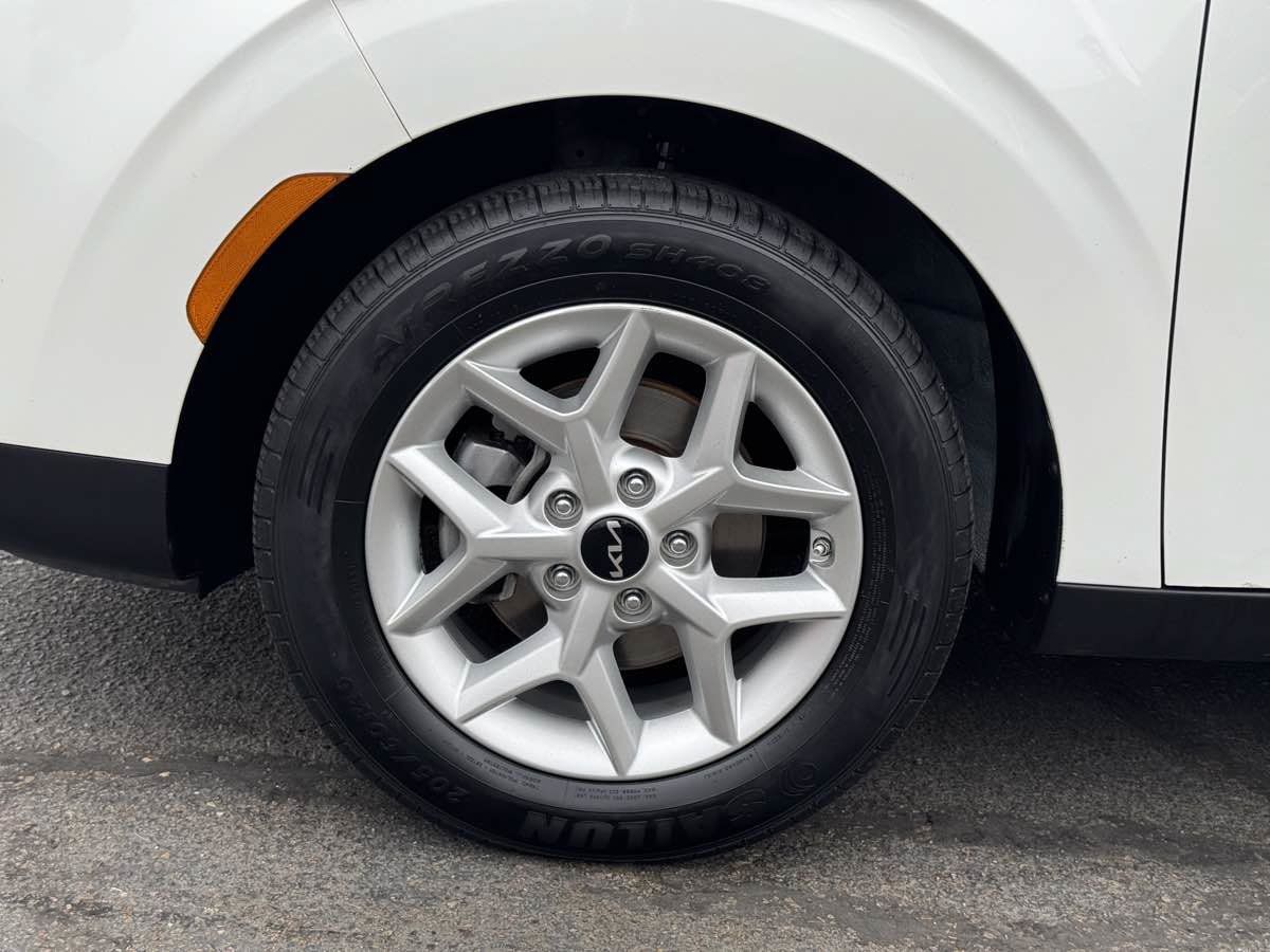 Used 2022 Kia Soul LX w/ Technology Package FWD image 7