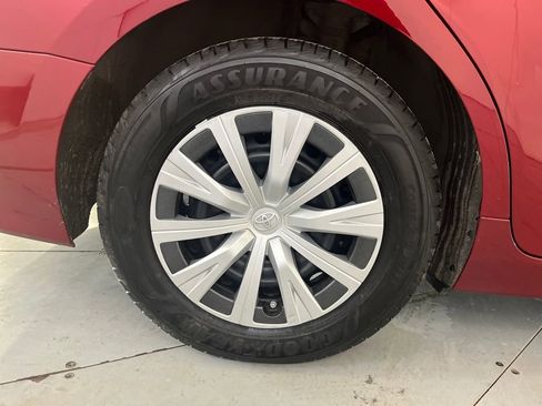 Used 2018 Toyota Camry LE image 17