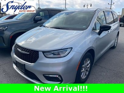 Used 2024 Chrysler Pacifica Touring-L