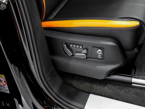 Used 2023 Bentley Bentayga Speed image 39