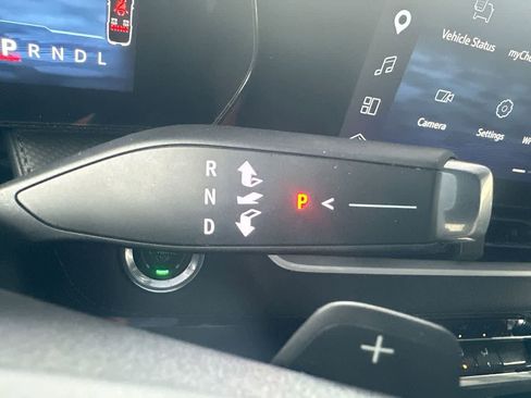 Used 2026 Chevrolet Equinox LT FWD image 21