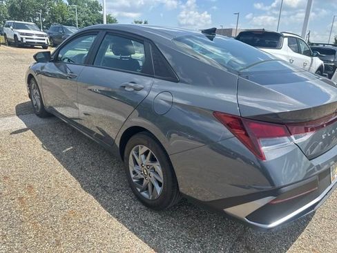 Used 2024 Hyundai Elantra SEL FWD image 4