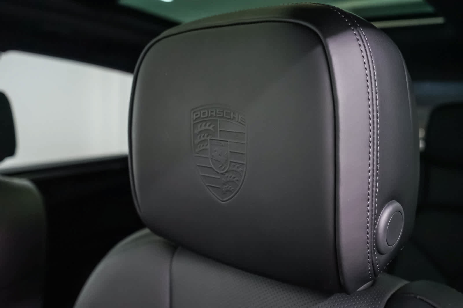 Certified 2026 Porsche Macan Turbo AWD/4WD image 31