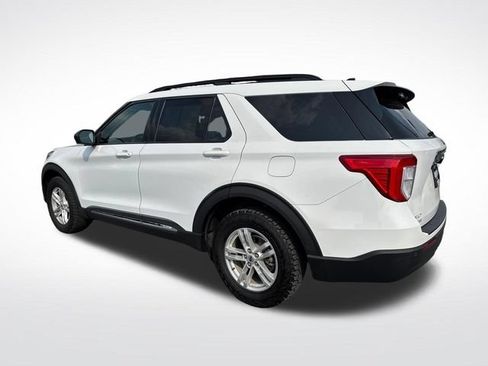 Used 2021 Ford Explorer XLT AWD/4WD image 3