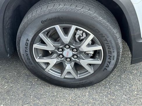 Used 2023 GMC Acadia SLE image 4