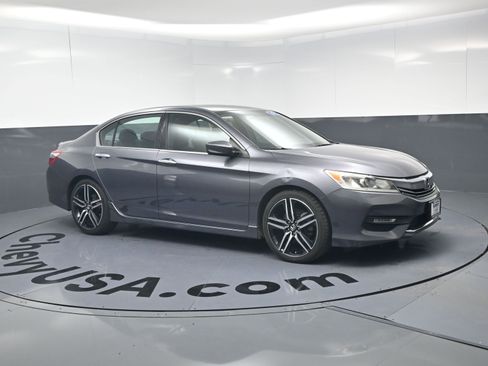 Used 2017 Honda Accord Sport image 2