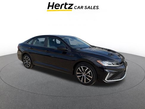 Used 2025 Volkswagen Jetta SE image 1