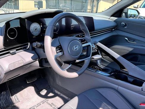 Certified 2025 Hyundai Elantra SEL FWD image 9
