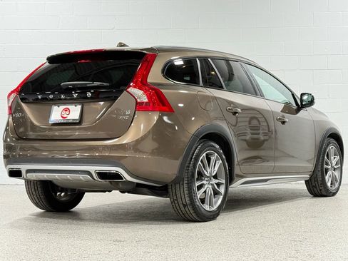 Used 2016 Volvo V60 T5 Cross Country image 6