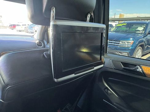 Used 2012 Mercedes-Benz GL 550 4MATIC image 21