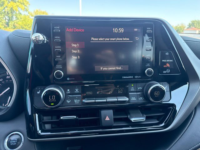 Used 2020 Toyota Highlander XLE AWD/4WD image 34