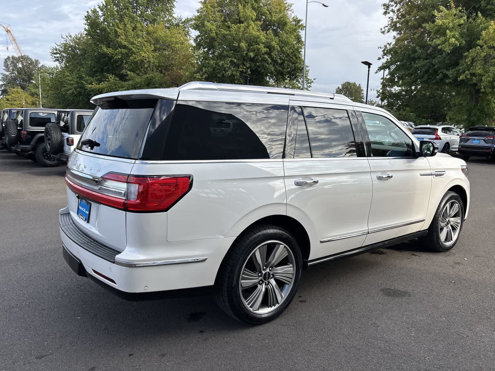 Used 2018 Lincoln Navigator Reserve w/ Technology Package AWD/4WD image 4