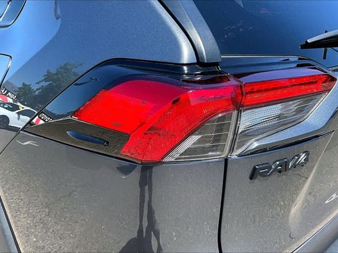 Used 2021 Toyota RAV4 LE FWD image 28