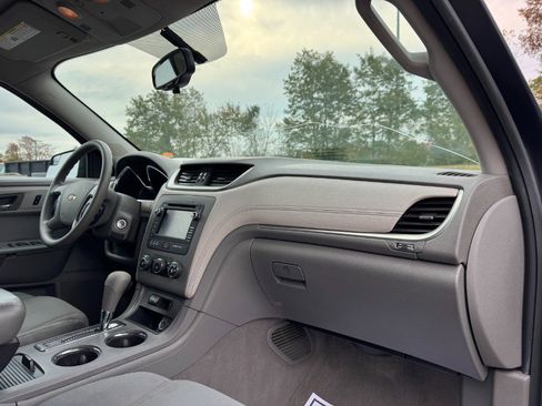 Used 2014 Chevrolet Traverse LS image 21
