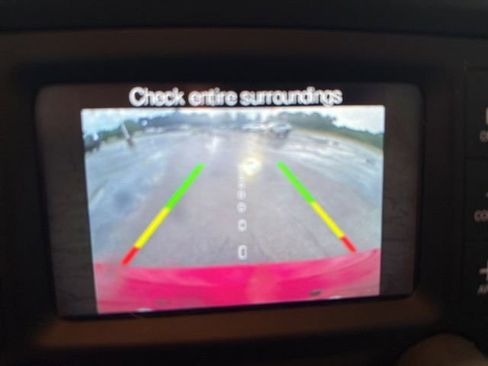 Used 2017 Jeep Renegade Latitude FWD image 9