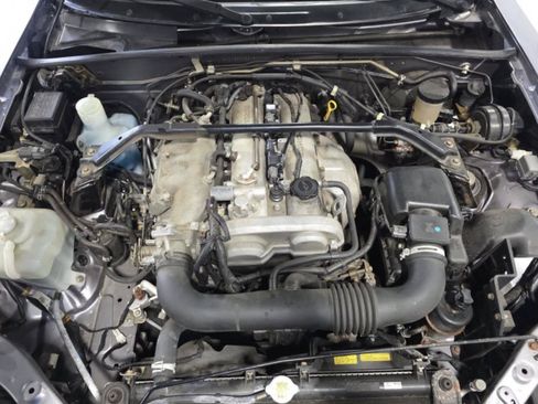 Used 2003 MAZDA MX-5 Miata RWD image 8