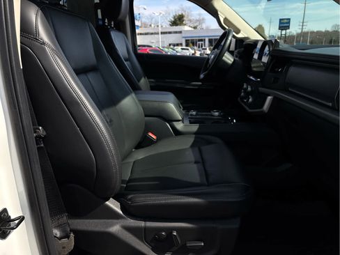 Used 2023 Ford Expedition XLT image 33