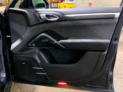 Used 2017 Porsche Cayenne GTS image 22