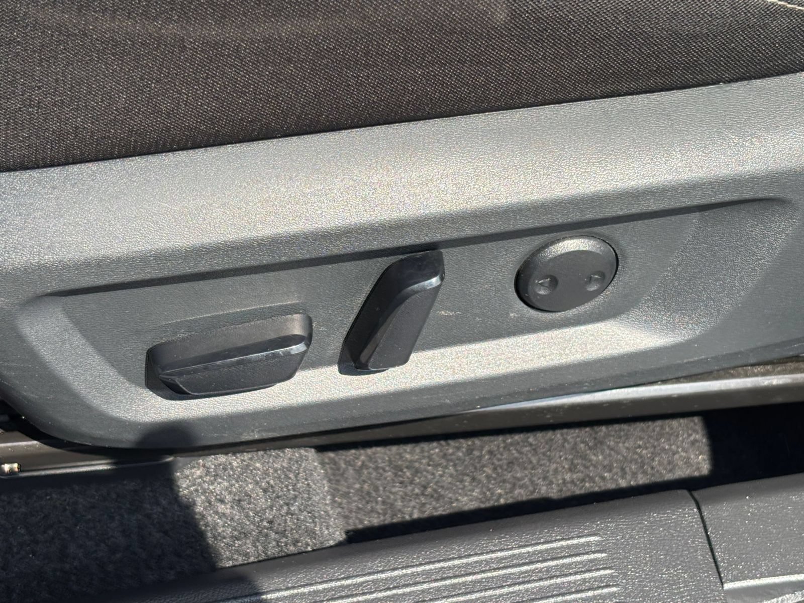 Used 2025 Nissan Rogue SV FWD image 21