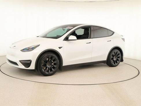 Used 2023 Tesla Model Y Long Range image 13