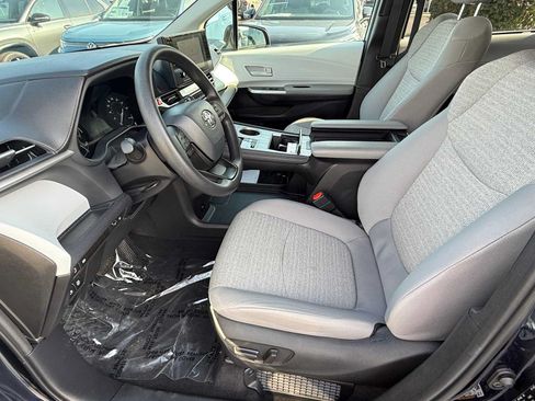 Certified 2026 Toyota Sienna LE AWD/4WD image 13