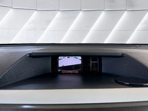 Used 2012 Toyota Sienna SE FWD image 17