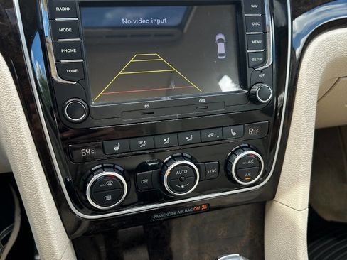 Used 2014 Volkswagen Passat 1.8T SEL Premium image 16