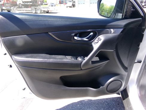 Used 2020 Nissan Rogue SV AWD/4WD image 11
