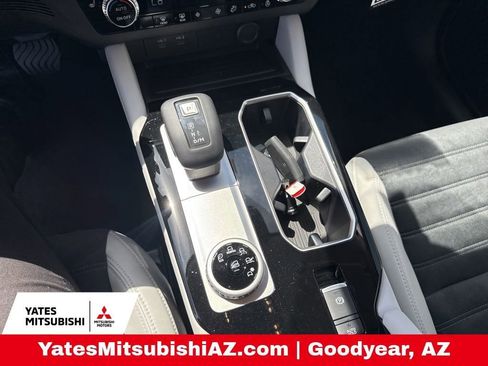 New 2026 Mitsubishi Outlander SE image 13