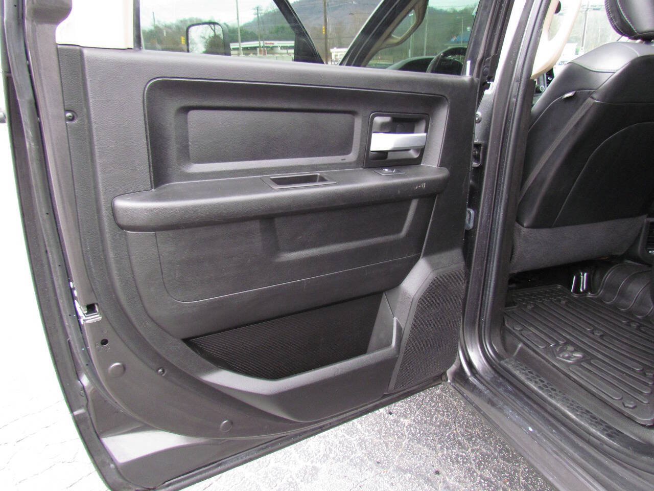 Used 2019 RAM 3500 Tradesman w/ Chrome Appearance Group AWD/4WD image 12