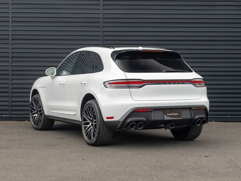 Certified 2025 Porsche Macan AWD/4WD image 3