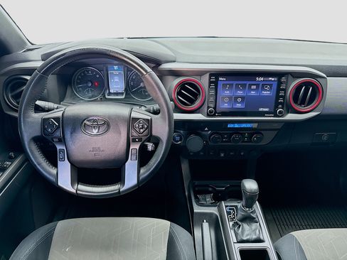 Used 2022 Toyota Tacoma TRD Sport w/ Technology Package image 14