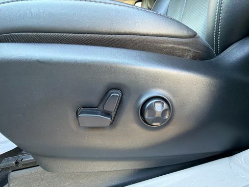 Used 2024 Chrysler Pacifica Touring-L FWD image 21