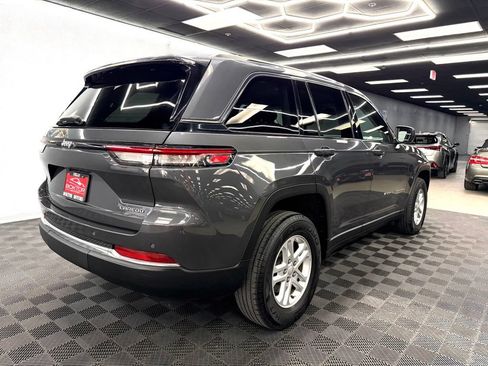 Used 2022 Jeep Grand Cherokee Laredo w/ Luxury Tech Group I RWD image 14