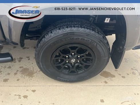 Used 2022 Toyota Tacoma SR5 AWD/4WD image 8