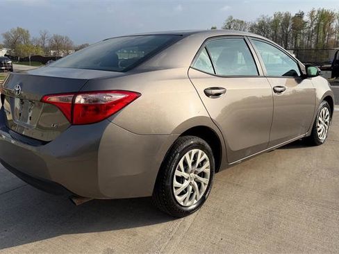 Used 2018 Toyota Corolla LE image 5