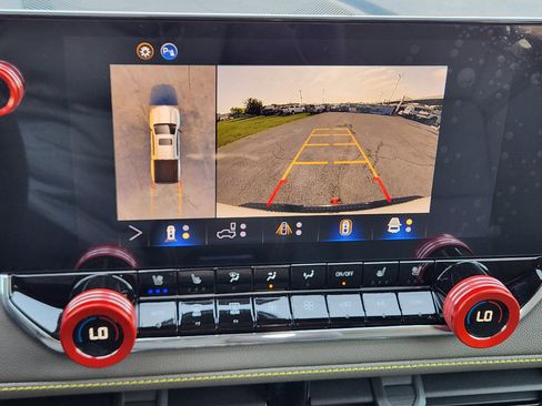 Used 2026 Chevrolet Colorado ZR2 w/ Technology Package image 18