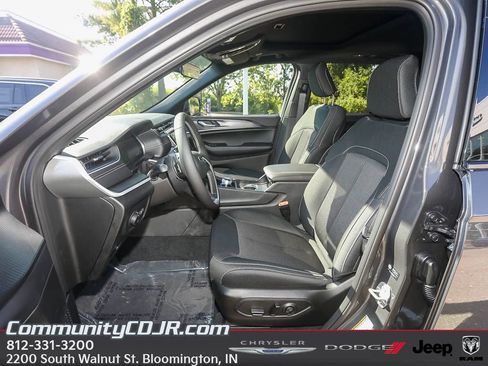 New 2025 Jeep Grand Cherokee Laredo X w/ Luxury Tech Group I image 10