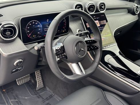Used 2025 Mercedes-Benz GLC 300 4MATIC image 17