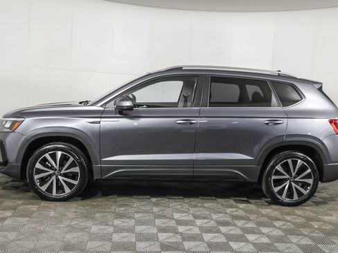 Used 2024 Volkswagen Taos SE FWD image 18