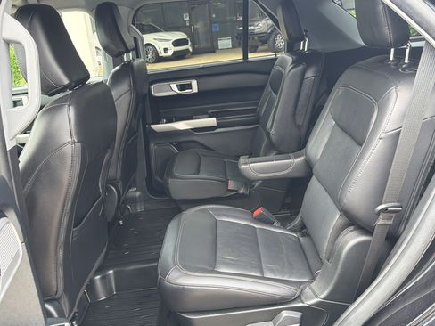 Used 2021 Ford Explorer Limited w/ Hybrid Equipment Group 310A RWD image 18