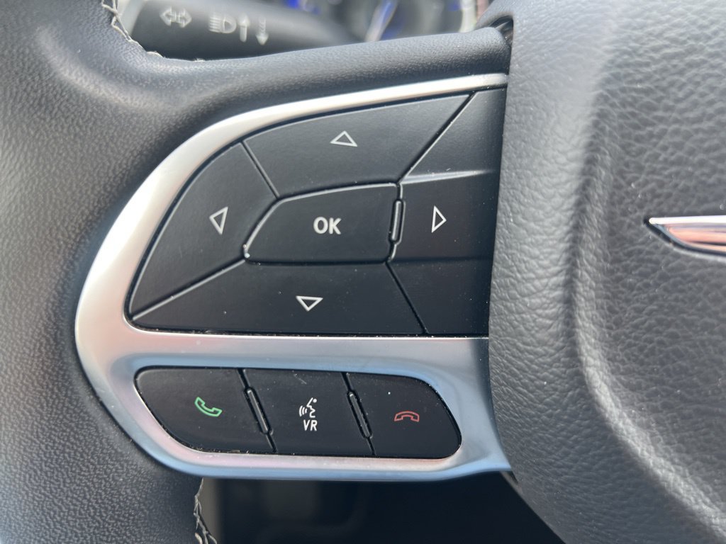 Used 2022 Chrysler Pacifica Touring-L FWD image 23