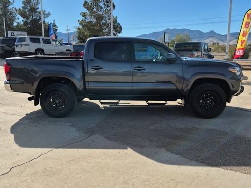 Used 2021 Toyota Tacoma image 4