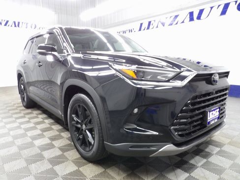 Used 2025 Toyota Grand Highlander AWD image 3
