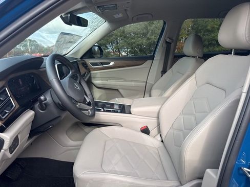 Used 2025 Volkswagen Atlas SE image 14