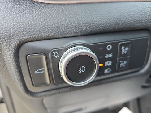 Used 2022 Ford Explorer Limited image 19