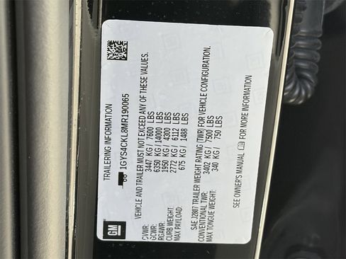 Used 2021 Cadillac Escalade Premium Luxury w/ Driver Assist Tech Package image 32